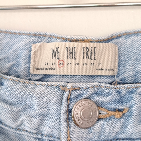 WE THE FREE Straight Leg Light Wash Cropped Button-Fly Double Frayed Hem SZ 26 - Picture 3 of 11